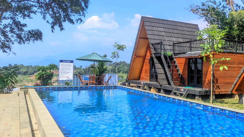 survei kavling prime east bogor bersama calon pembeli di jalur wisata puncak